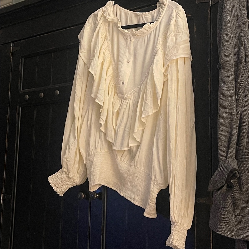 New Oli & Hali Ruffle Detail Smocked Hem Top. Size Large - Picture 2 of 5